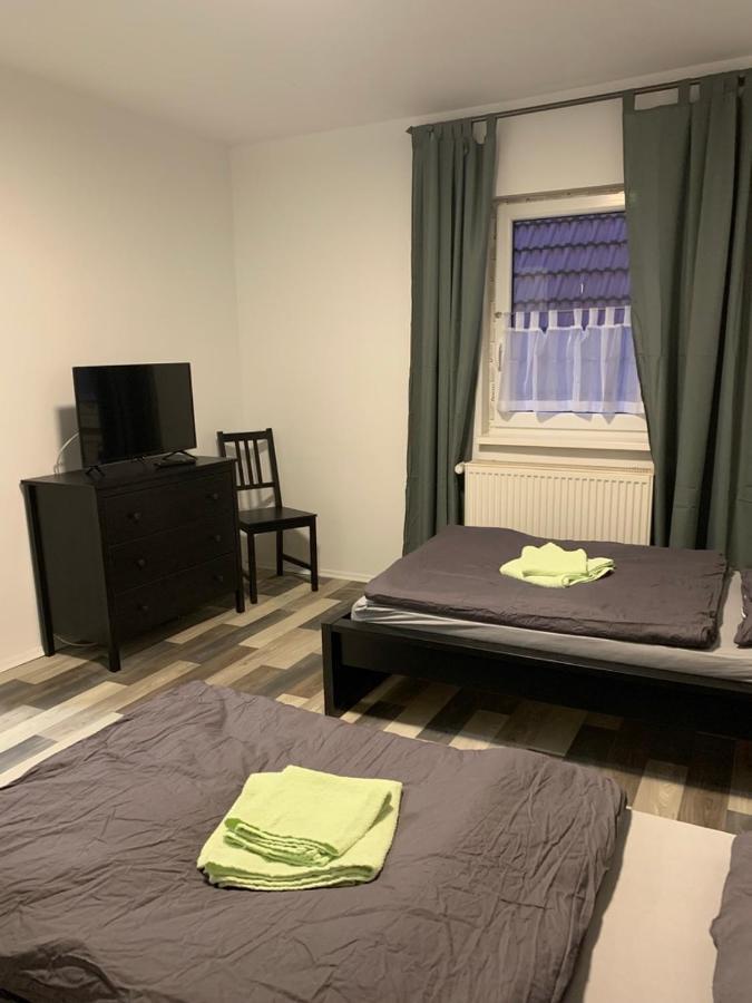 Monteurzimmer Oberlistingen Zweibettzimmer Mit 2 Baedern Breuna Exterior photo